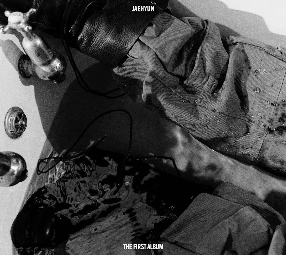 Jaehyun - JAEHYUN - The 1st Album 'J' (J Ver.) - (Large Item, Coaster, Duplicated , Photo Book, Photo / Photo Card) - [CD]